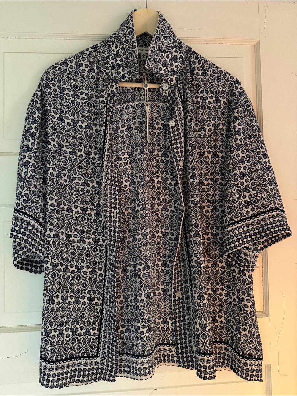 Max Studio Navy and White Short-Sleeve Button-Down Shirt kimono like.